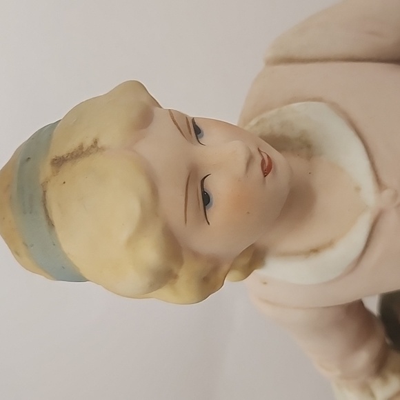 Vintage Homco Bisque Lady Farmer Figurine - Picture 5 of 9